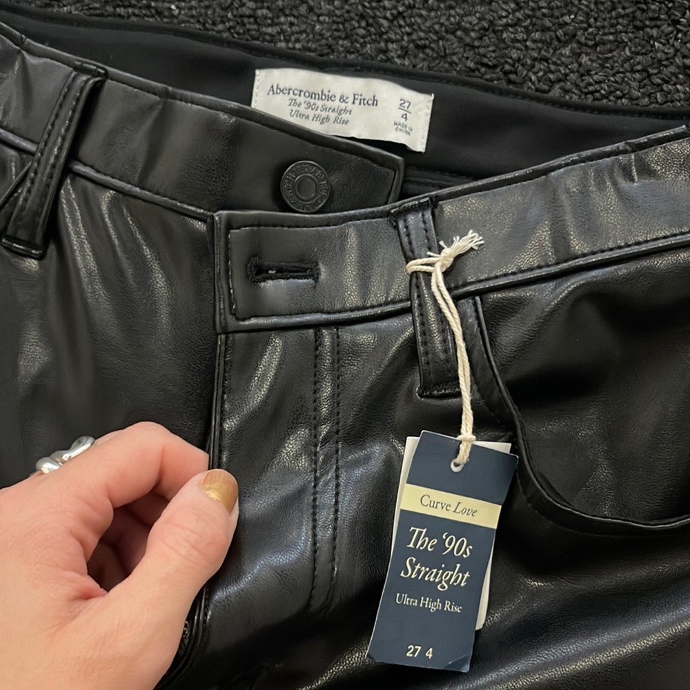 Abercrombie & Fitch The '90s Straight Ultra High Rise Faux Leather Pants - Black